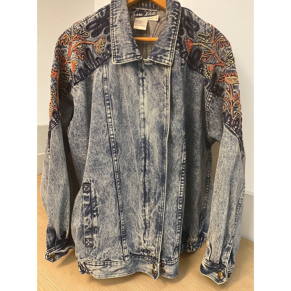 Vanna White Acid Wash Embroidered Floral Retro Vintage Large Denim Jacket